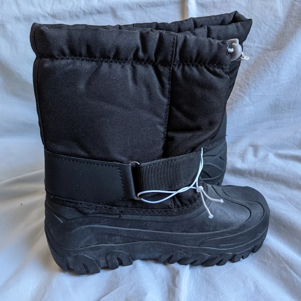 NWT Circo Unisex winter boots size 2